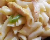 A picture of step 6 of White sauce pasta.