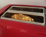 Foto del paso 1 de la receta: Tostada con salmón y huevo pasado por agua