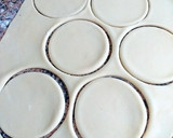 Foto del paso 10 de la receta: Empanadillas de gambas en crema reducida de las mismas cabezas