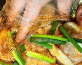 Foto langkah ke 2 dari resep Ayam Panggang Simple / Oven-Roasted Chicken.