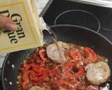 Foto del paso 4 de la receta: Arroz con solomillo de cerdo, chorizo y verduritas.🍚🐖🫑🍅🥕