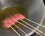 Foto langkah ke 4 dari resep Sate sosis telur gulung.