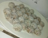 A picture of step 5 of Lotus biscoff biscuit truffle.