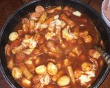 Hình bước làm 4 của món Cách làm bánh gạo Hàn Quốc Tteokbokki đơn giản