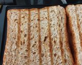 Foto langkah ke 3 dari resep Roti Toast Keju dan Ayam (Roti bakar keju dan ayam simpel).