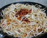 A picture of step 5 of Spicy Vegetarian Noodle.