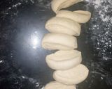 A picture of step 3 of Jam filled doughnuts.
