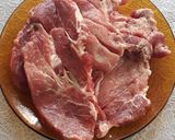 Foto del paso 1 de la receta: Bifes de bondiola a la portuguesa