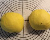 A picture of step 3 of Flower Shaped Bread with Kabocha Squash Paste.