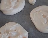 Une image de l'étape 1 de Pavlova fruits rouges.