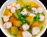 Hình bước làm 2 của món Canh Bí Đỏ Nấu Mọc