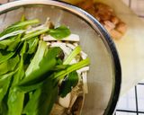 Foto langkah ke 2 dari resep Tom Yum Tumis Jamur.