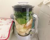 A picture of step 4 of Green Smoothie for Dieters.