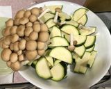 櫛瓜雞肉佐小米(鑄鐵鍋版)的食譜步驟1照片