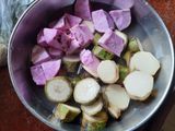 सुरती उंधीयु पुरी (Surti Undhiyu Puri Recipe In Marathi)