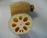 A picture of step 1 of Osechi Flower Vinegar-Pickled Lotus Root.