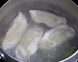A picture of step 4 of Easy Egg Drop Gyoza Soup.