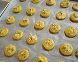 Foto langkah ke 5 dari resep Garlic cheese cookies #siapramadhan.