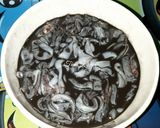 Foto langkah ke 1 dari resep Cumi Kuah Tinta/Hitam.