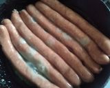 Фото кроку 2 до Макарони з вершковим соусом та часниковими ковбасками.