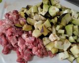 Foto del paso 1 de la receta: Berenjenas con carne y salsa bbq casera🍆🧅🥩