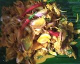 A picture of step 1 of Chicken PatraPada.