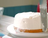 A picture of step 18 of Strawberry Decoration Cake, Chantilly Fraise.