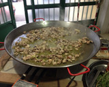 Foto del paso 1 de la receta: Arroz en paella a mí estilo