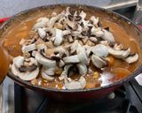 Une image de l'étape 27 de Bœuf bourguignon revisité à la patate douce, carottes, navets et champignons.
