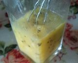 A picture of step 2 of Kiwi, Honey, Cinnamon, Black Vinegar Soy Milk Smoothie.