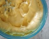 A picture of step 2 of Mango homemade ice cream.