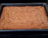 A picture of step 7 of Peanut Butter/Chocolate Chip Cake Bars.