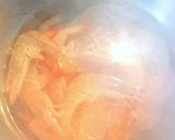 Foto del paso 1 de la receta Ensalada de marisco y frutas en salsa cóctel