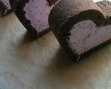 A picture of step 10 of Pretty Heart-Shaped Roll Cake.