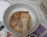 รูปขั้นตอนการทำที่ 4 ของ หมูก้อนทอดกระเทียมพริกไทย 🐷