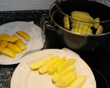 Foto del paso 3 de la receta: Merluza rebozada con salsa Rouille y gajos de patatas