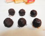 A picture of step 7 of Easy Chocolate Truffles.