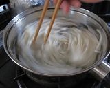 A picture of step 1 of Aburaage and Enoki sin Ponzu Sauce.