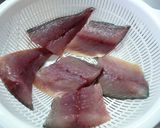 A picture of step 1 of Mackerel Simmered in Glossy Miso Sauce in 10 Minutes.