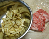 A picture of step 1 of Simmered Beef and Burdock Root (Shigure-ni).