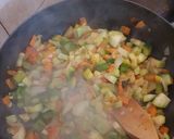 Foto del paso 2 de la receta: Revuelto de verduras y huevos