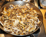 Foto del paso 2 de la receta: CHARQUICÁN DE CHANCHO CON CHAMPIÑONES. JON STYLE