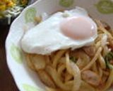 A picture of step 10 of Fluffy! Egg and Oyster Mayo Yaki Udon ❤.