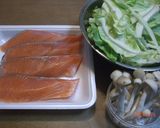 A picture of step 1 of Pn-Fried and Steamed Salmon and Cabbage.