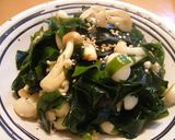 A picture of step 4 of Stir-Fried Seaweed and Mushrooms.