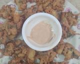 A picture of step 4 of Noodles pakoray.