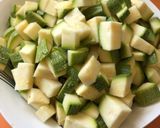 Foto del paso 1 de la receta: Calabacitas alegres 🙂