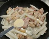 A picture of step 5 of Chinese-Style Chicken and Daikon Radish.
