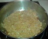A picture of step 1 of Onion and tomato pie.