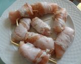 Foto del passaggio 1 della ricetta Involtini di pollo con prosciutto cotto,provola affumicata avvolti nel lardo di Colonnata